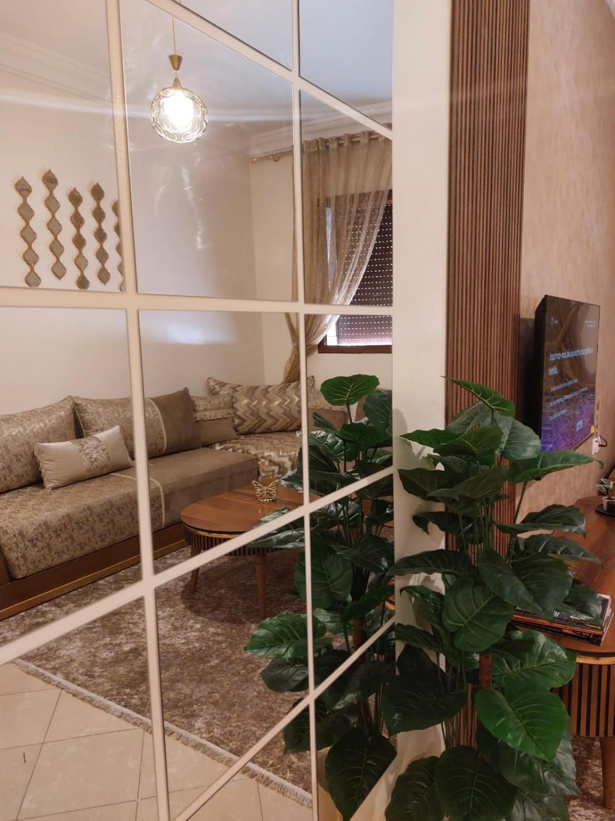 Charite Host Appartement , Wifi Et Parking Gratuit Agadir Luaran gambar